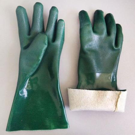 зеленые рабочие перчатки из ПВХ